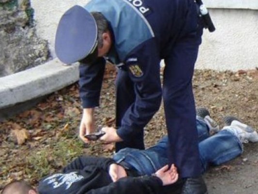 Trei minori au escaladat geamurile unui imobil de pe I.C. Brătianu, pentru a fura
